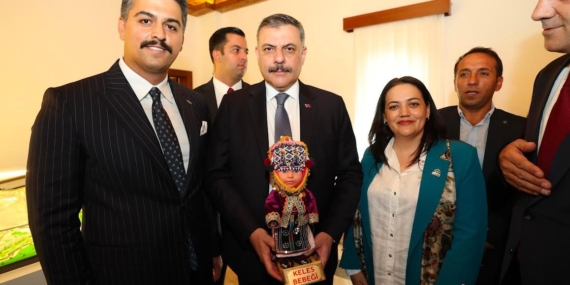 DAĞDER'DEN İÇİŞLERİ BAKANI MUSTAFA ÇİFTÇİ'YE ANLAMLI HEDİYE: KELES BEBEĞİ