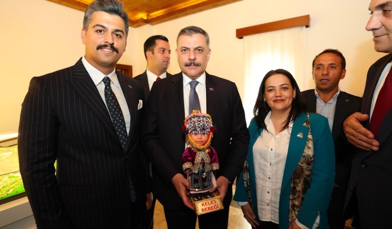 DAĞDER'DEN İÇİŞLERİ BAKANI MUSTAFA ÇİFTÇİ'YE ANLAMLI HEDİYE: KELES BEBEĞİ