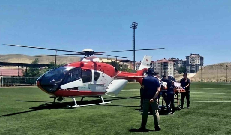 Darende'de kalp krizi geçiren 16 yaşındaki çocuk Malatya'ya sevk edildi
