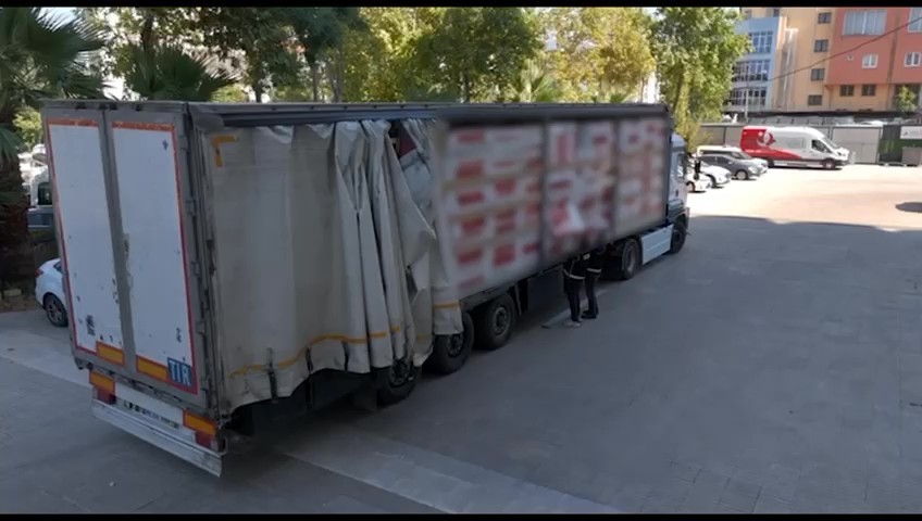 Denizli'de izolasyon malzemesinde 5 milyon kaçak sigara ele geçirildi