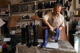 Denizli'de körüklü çizme zanaatını yaşatan Mehmet Çiyancı
