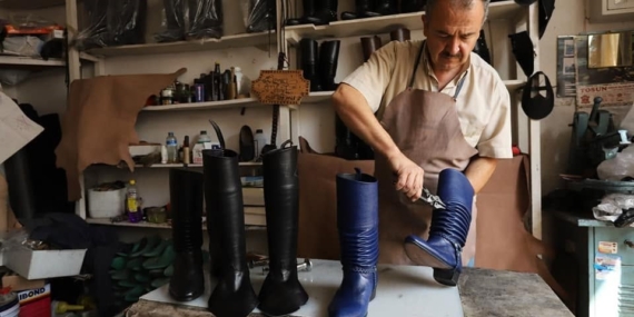 Denizli'de körüklü çizme zanaatını yaşatan Mehmet Çiyancı