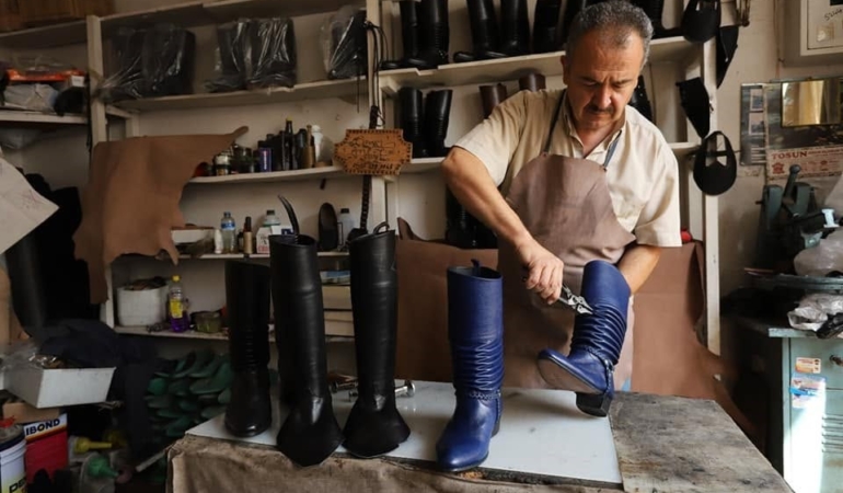 Denizli'de körüklü çizme zanaatını yaşatan Mehmet Çiyancı