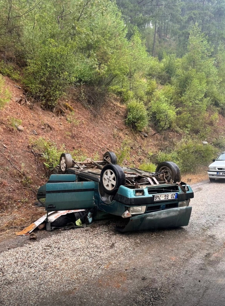Denizli'de takla atan otomobilde sürücü hayatını kaybetti