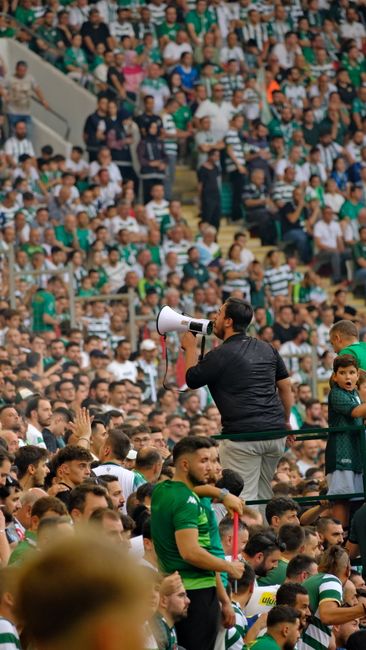 Denizlispor tesislerinde taraftarlar ve başkan arasında gerginlik