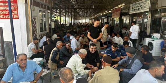 Dicle Kaymakamı Mustafa Atış, esnaf ve vatandaşlarla buluşuyor