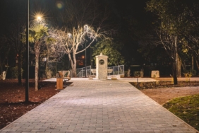 Didim Belediyesi Akbük'te parke taşı döşeme çalışmalarını sürdürüyor