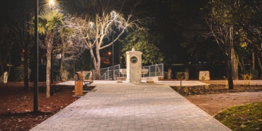 Didim Belediyesi Akbük'te parke taşı döşeme çalışmalarını sürdürüyor