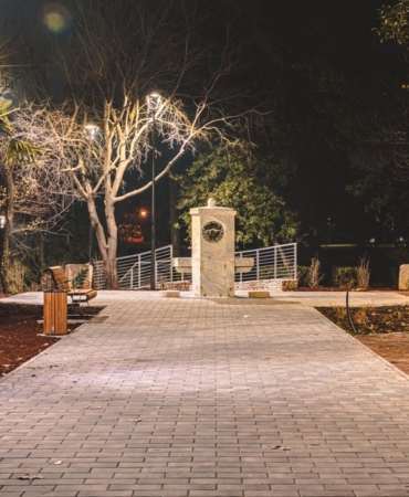 Didim Belediyesi Akbük'te parke taşı döşeme çalışmalarını sürdürüyor