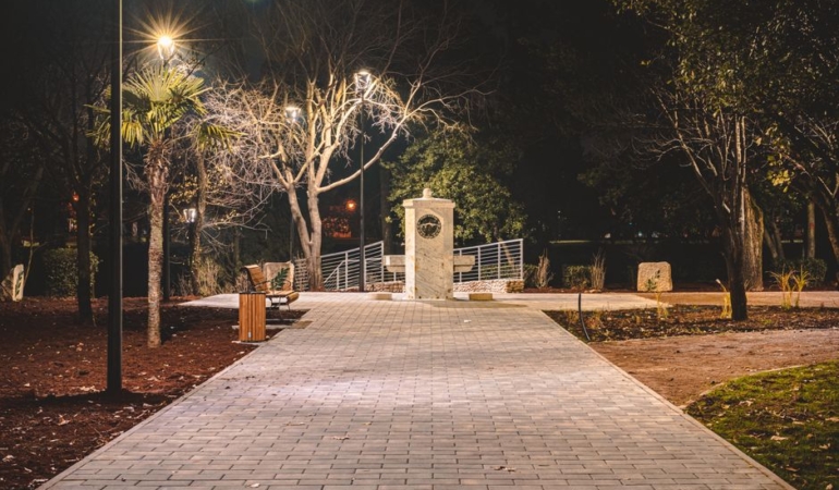 Didim Belediyesi Akbük'te parke taşı döşeme çalışmalarını sürdürüyor