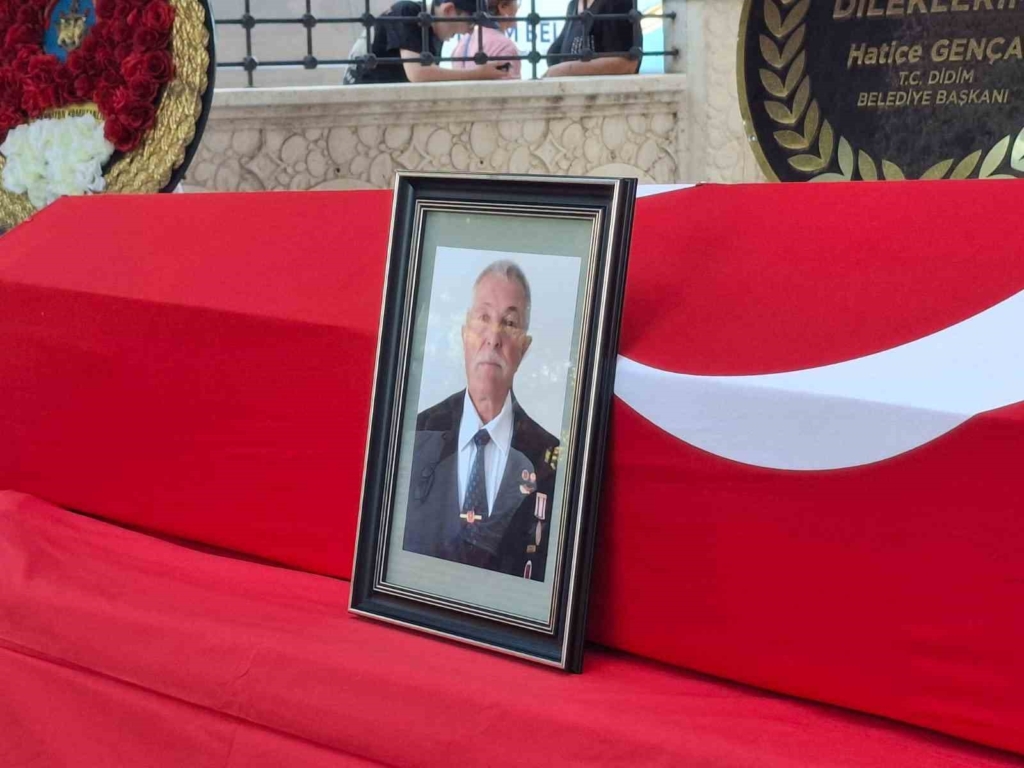Didim'de Kıbrıs Gazisi Hayrettin Elik askeri törenle uğurlandı