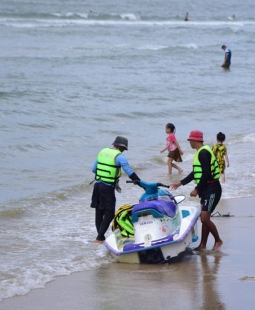 Didim'de jet ski ile düzensiz göçmen taşırken yakalandı