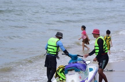 Didim'de jet ski ile düzensiz göçmen taşırken yakalandı