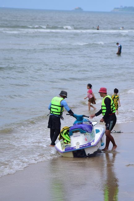 Didim'de jet ski ile düzensiz göçmen taşırken yakalandı