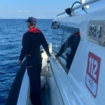 Didim'de lastik botta sürüklenen kişi kurtarıldı