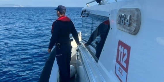 Didim'de lastik botta sürüklenen kişi kurtarıldı