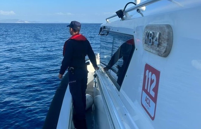 Didim'de lastik botta sürüklenen kişi kurtarıldı