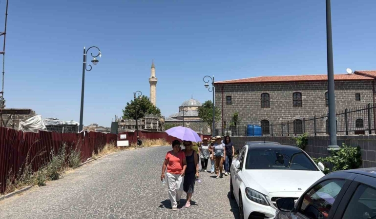 Diyarbakır'da Sıcak Hava Kalp Krizi Vakalarını Artırıyor
