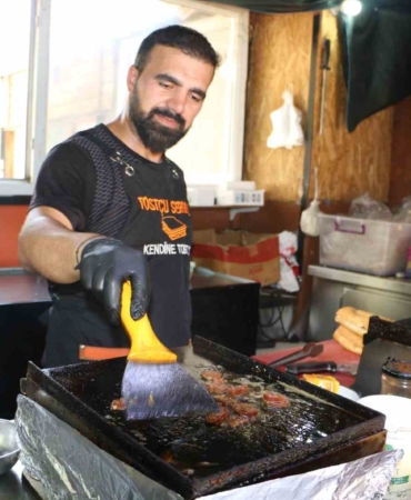 Diyarbakır'da Tostçular Sıcaklarla Mücadele Ediyor