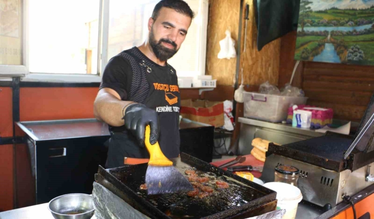 Diyarbakır'da Tostçular Sıcaklarla Mücadele Ediyor