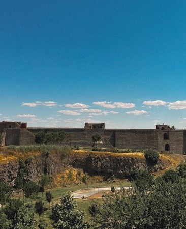 Diyarbakır'da araçta silah ve fişek bulundu, 3 kişi gözaltında