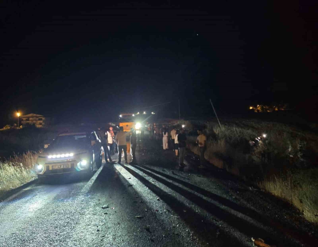 Diyarbakır'da hatalı sollama kazası: 2 ölü, 1 yaralı