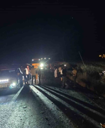Diyarbakır'da hatalı sollama kazası: 2 ölü, 1 yaralı