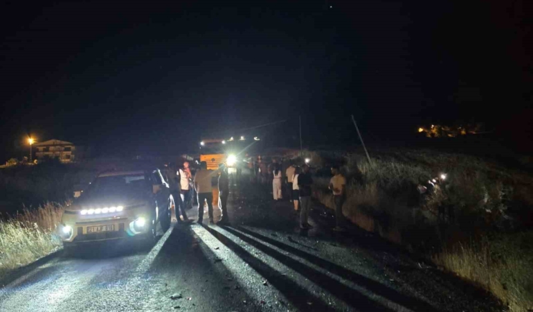 Diyarbakır'da hatalı sollama kazası: 2 ölü, 1 yaralı