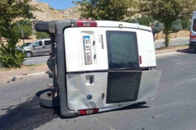 Diyarbakır'da trafik kazasında iki kişi yaralandı