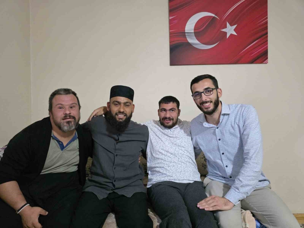 Down sendromlu Savaş, fenomen Celal Karature ile buluştu