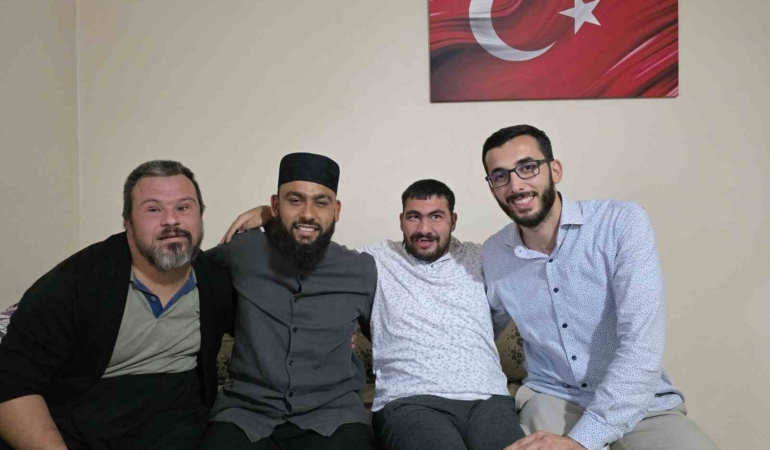 Down sendromlu Savaş, fenomen Celal Karature ile buluştu