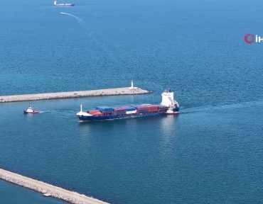 Dron saldırısına uğrayan Türk gemisi Samsun Limanı'na getirildi