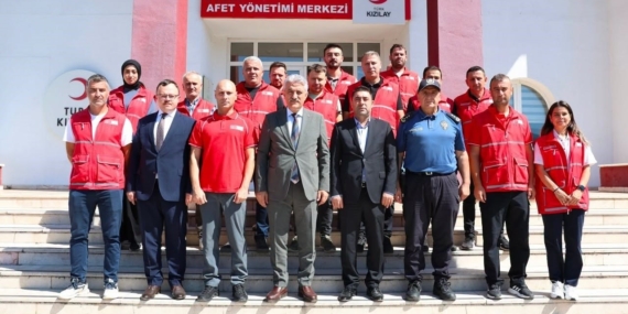 Düzce Valisi Makas, Kızılay Afet Merkezini Ziyaret Etti
