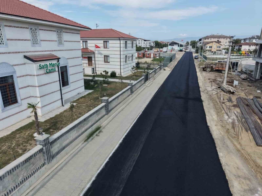 Düzce'de Başkan Özlü, Yeni Asfalt Yolları TOGG ile Test Etti