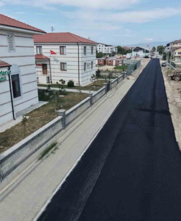 Düzce'de Başkan Özlü, Yeni Asfalt Yolları TOGG ile Test Etti