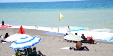 Düzce'de Sıcak Hava Kaçışı: Akçakoca Plajları Dolu