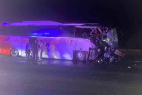 Düzce'de otobüs ve çekici çarpıştı, 9 kişi yaralandı
