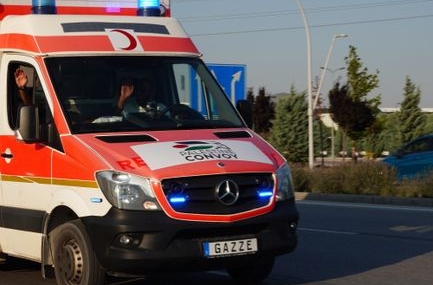 Düzce'de tırın altında kalan otomobilin sürücüsü hayatını kaybetti