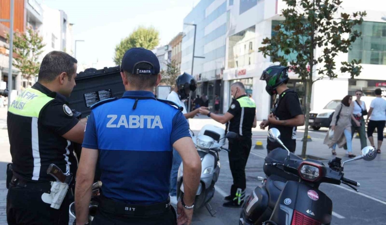 Düzce'de yayalaştırılan caddeye motosikletle giren 17 sürücüye ceza