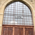 Edirne'de devrilen tır, tonlarca üzümü yola saçtı