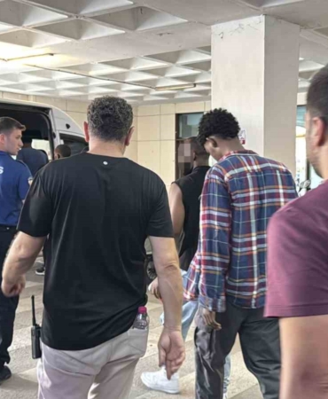 Edirne'de minibüste 19 kaçak göçmen yakalandı