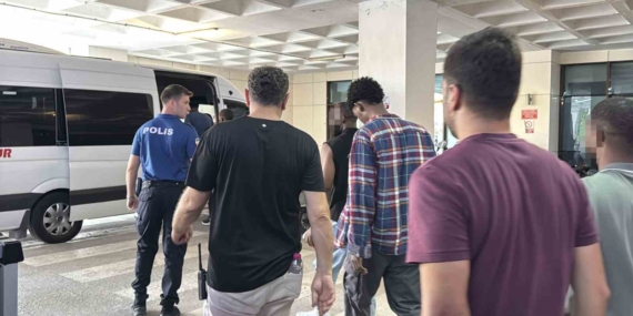 Edirne'de minibüste 19 kaçak göçmen yakalandı