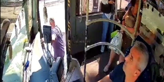 Edirne'de minibüste fenalaşan yolcu hastaneye yetiştirildi