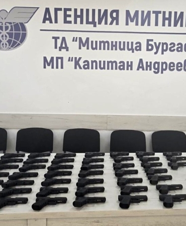 Edirne'de sınır kapısında incir yüklü tırda 45 silah ele geçirildi