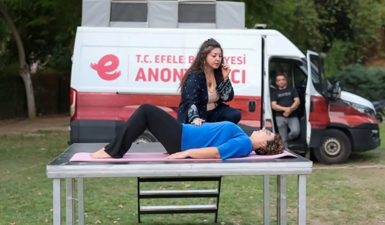 Efeler’de Açık Havada Nefes Egzersizi Etkinliği Düzenlendi