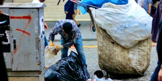 Efeler'de temizlik seferberliği devam ediyor