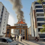 Elazığ'da apartman çatısında yangın çıktı