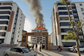 Elazığ'da apartman çatısında yangın çıktı