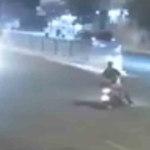 Elazığ'da motosiklet kazası güvenlik kameralarına yansıdı