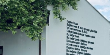 Emekli öğretmen Alaşehir'in mahallelerini şiirle buluşturdu